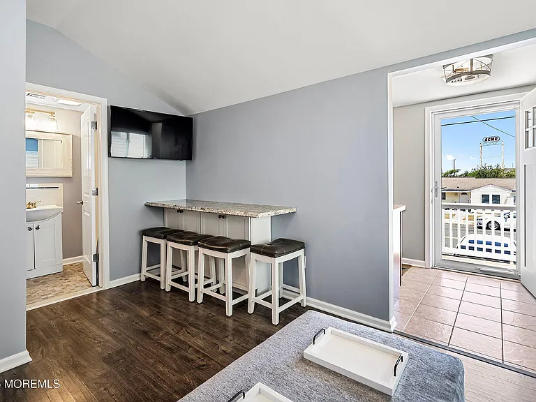 309 Hiering Ave #A — Photo 11