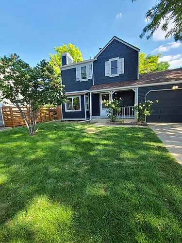 342 W Elm St Photo 1