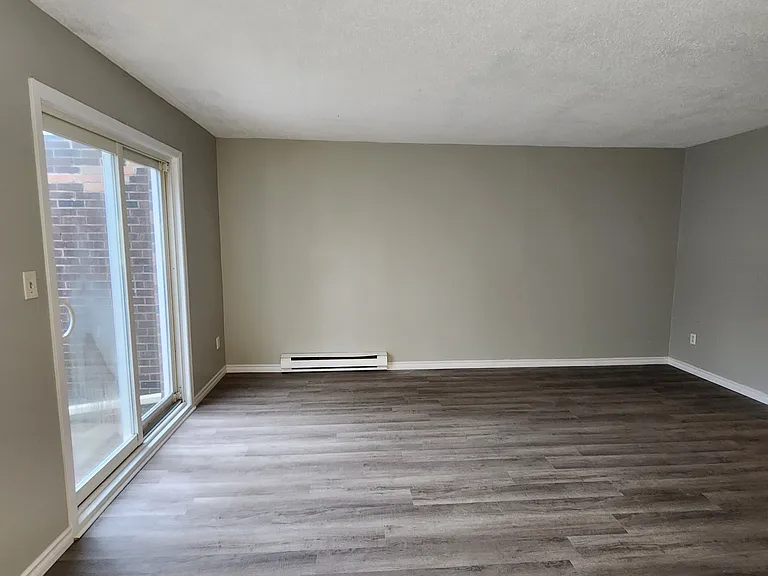 725 Cricklewood Dr #5 — Photo 2