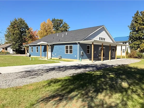 9607 Northfield St, Angola, NY 14006