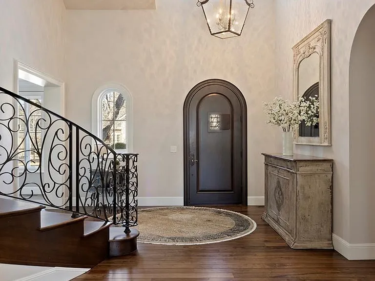 1350 E Greenwood Ln — Photo 5