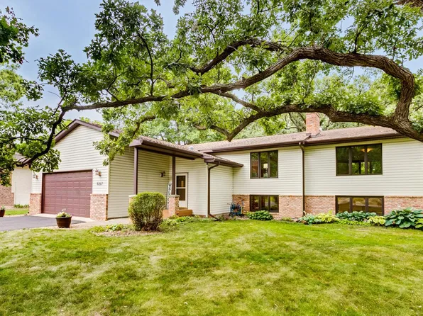 8267 Greenwood Dr, Mounds View, MN 55112
