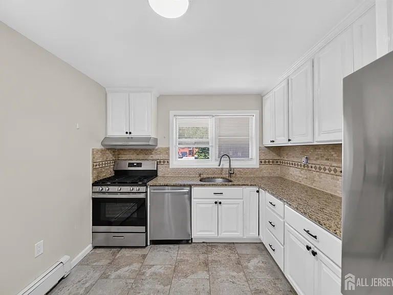 42A Woodedge Ave #8 — Photo 5