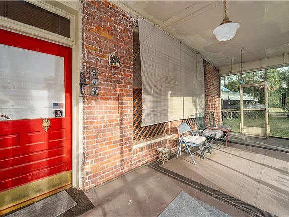 5th image of 212 Butler St