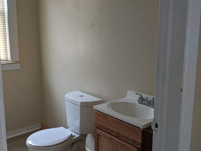 668 Pingree St — Photo 7