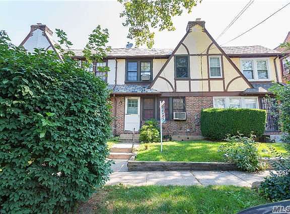 2nd image of 679 Dartmouth St