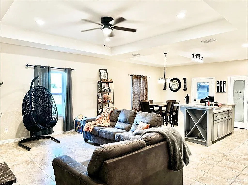 3 bed, 2.0 bath, 1558 sqft, $2,150 — Photo 2