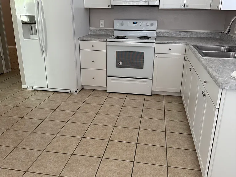 1284 W 13th St — Photo 10