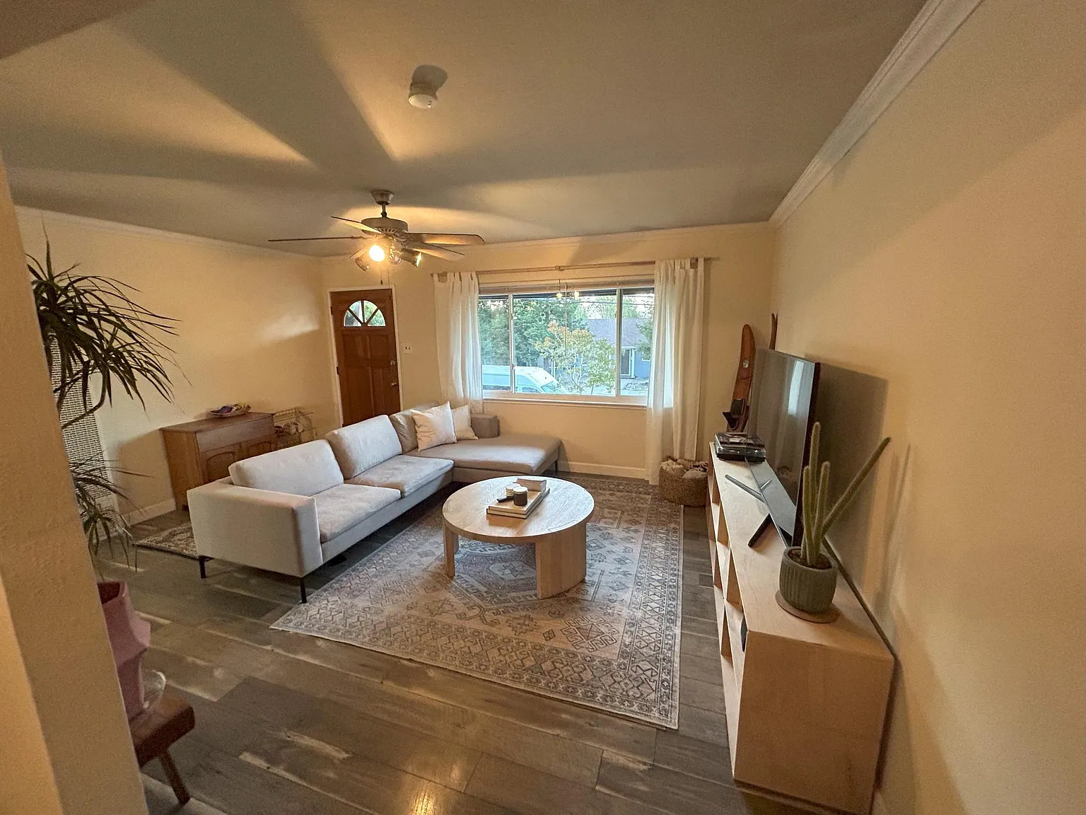 2 bed, 820 sqft, $2,995 — Photo 3