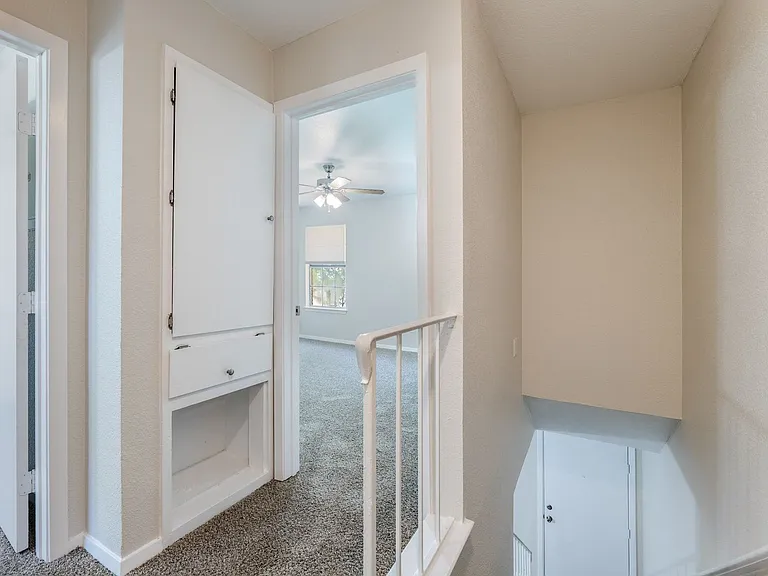 210 W Lake Dr — Photo 3
