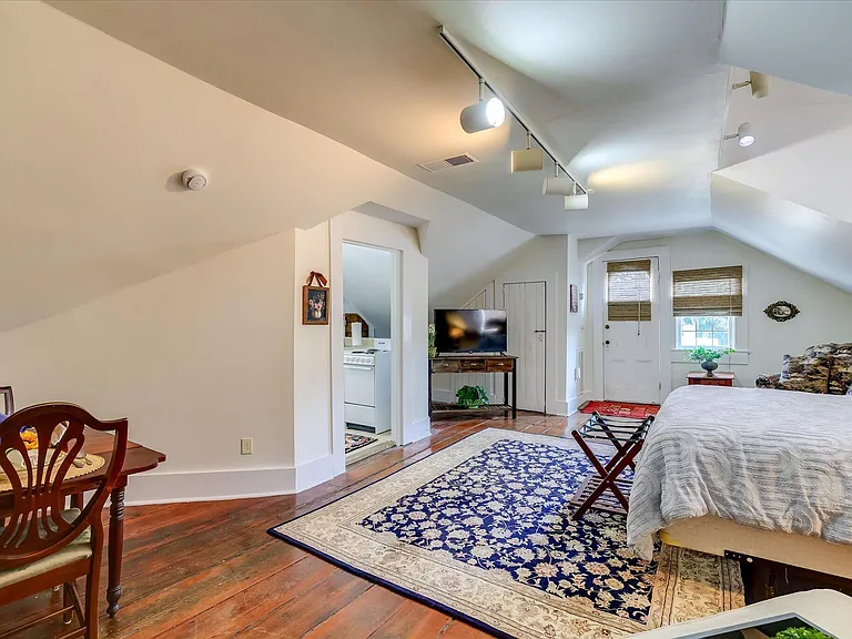 241 Laurens St SW #D — Photo 8