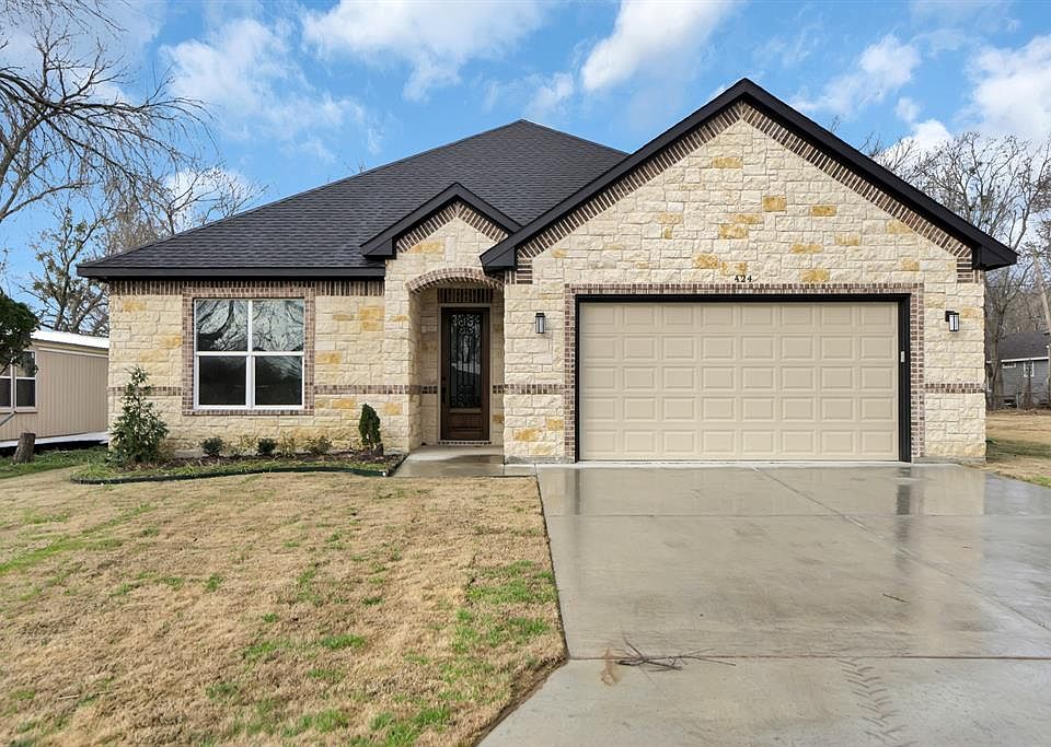 1st image of 424 Nicole Dr