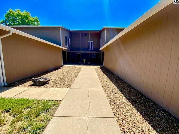 2214 Dover Dr, Hutchinson, KS 67502