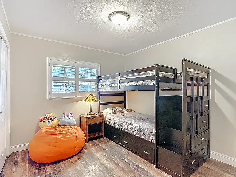 17208 Orangewood Dr — Photo 43