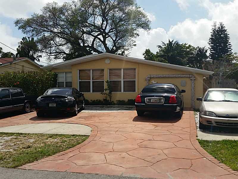 1st image of 360 NE 170th St