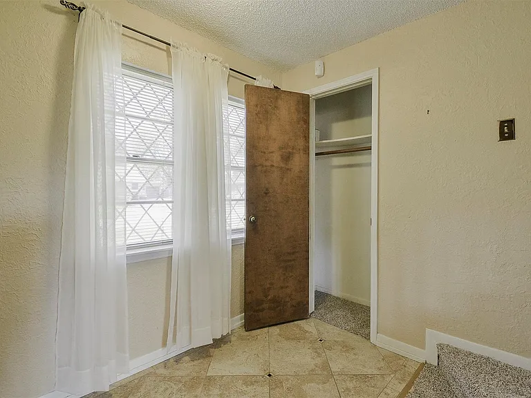13915 Roundstone Ln — Photo 4