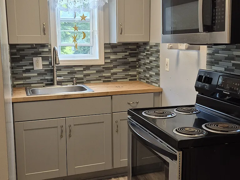 821 W Main St — Photo 2