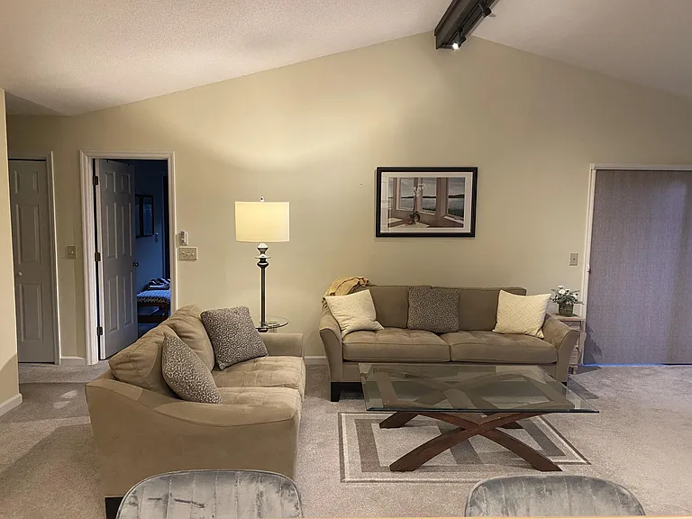 145 Glen Abbey Trl — Photo 7