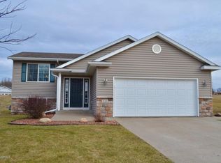 810 19th St E, Zumbrota, MN 55992