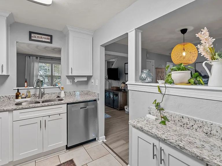 424 E Ocean Ave — Photo 12
