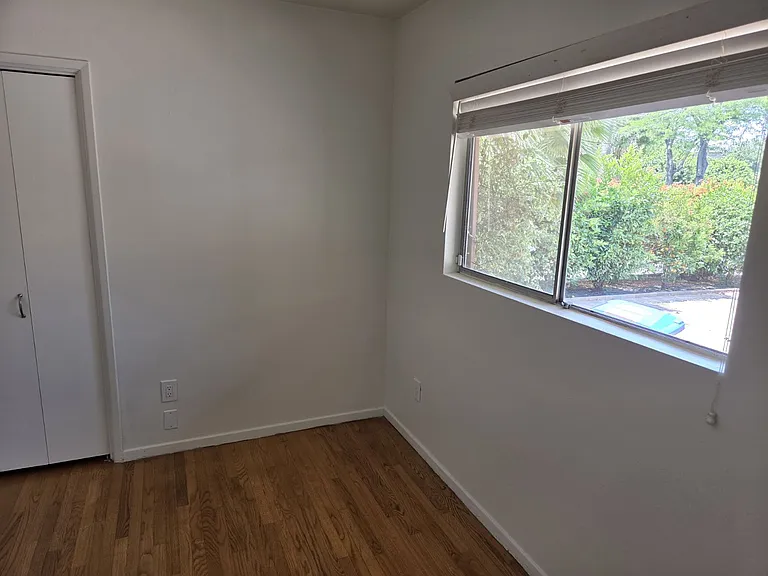 4734 Laurelgrove Ave — Photo 11