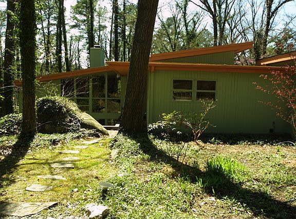 2nd image of 418 Whitehead Cir