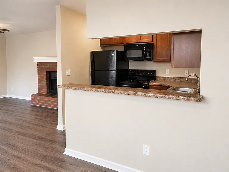 Willow Creek Apartments — Photo 29