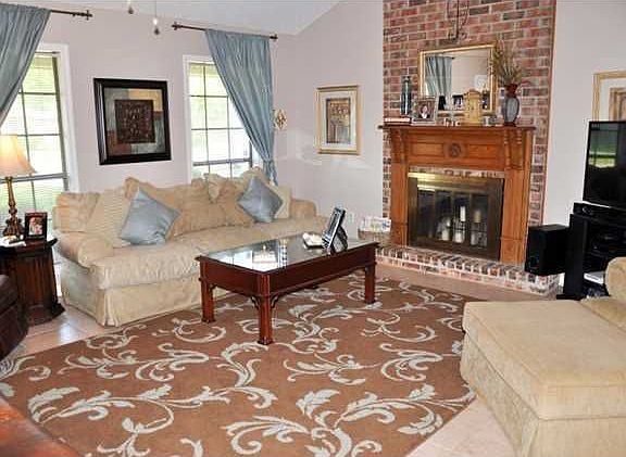 3rd image of 104 Berrybrook Dr