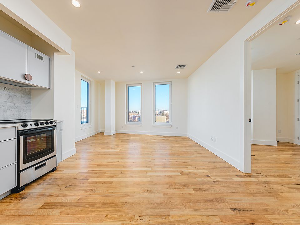 1st image of 33 Franklin St #703