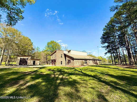 4th image of 185 Neal Rd W