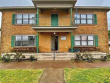 827 W Chickasha Ave #8 — Photo 2