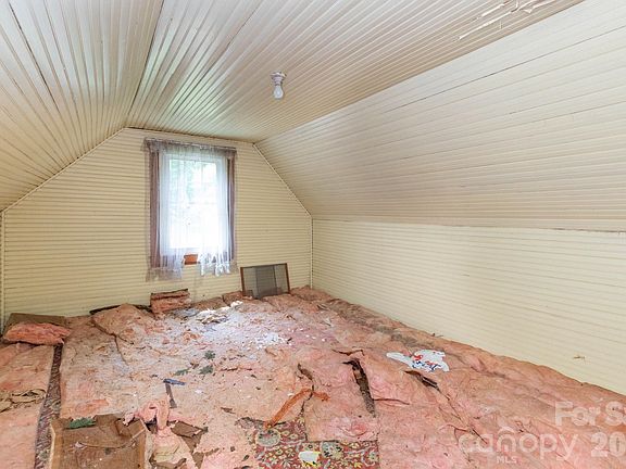 35th image of 1492 Murray Rd