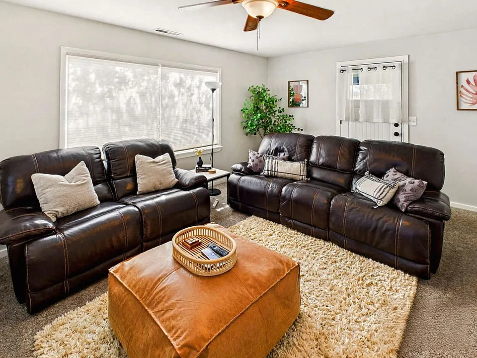 1603 Main St #ID1624366P