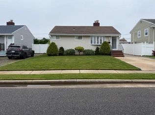 74 Tyler St, Freeport, NY 11520