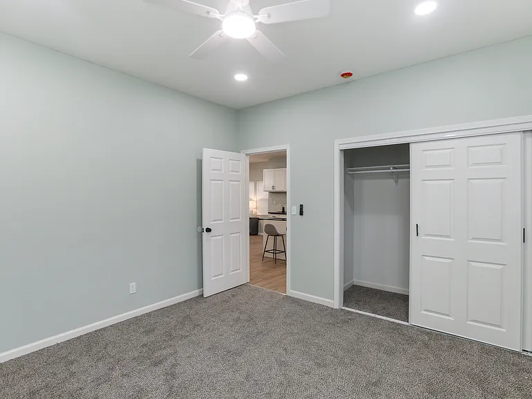 401 N Madison Ave — Photo 35