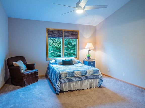 Master bedroom - 13' x 15'