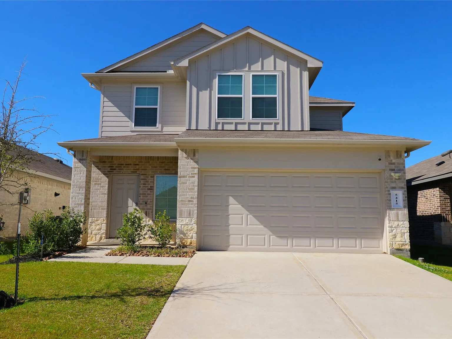4 bed, 2.5 bath, 2275 sqft, $2,500 — Photo 2