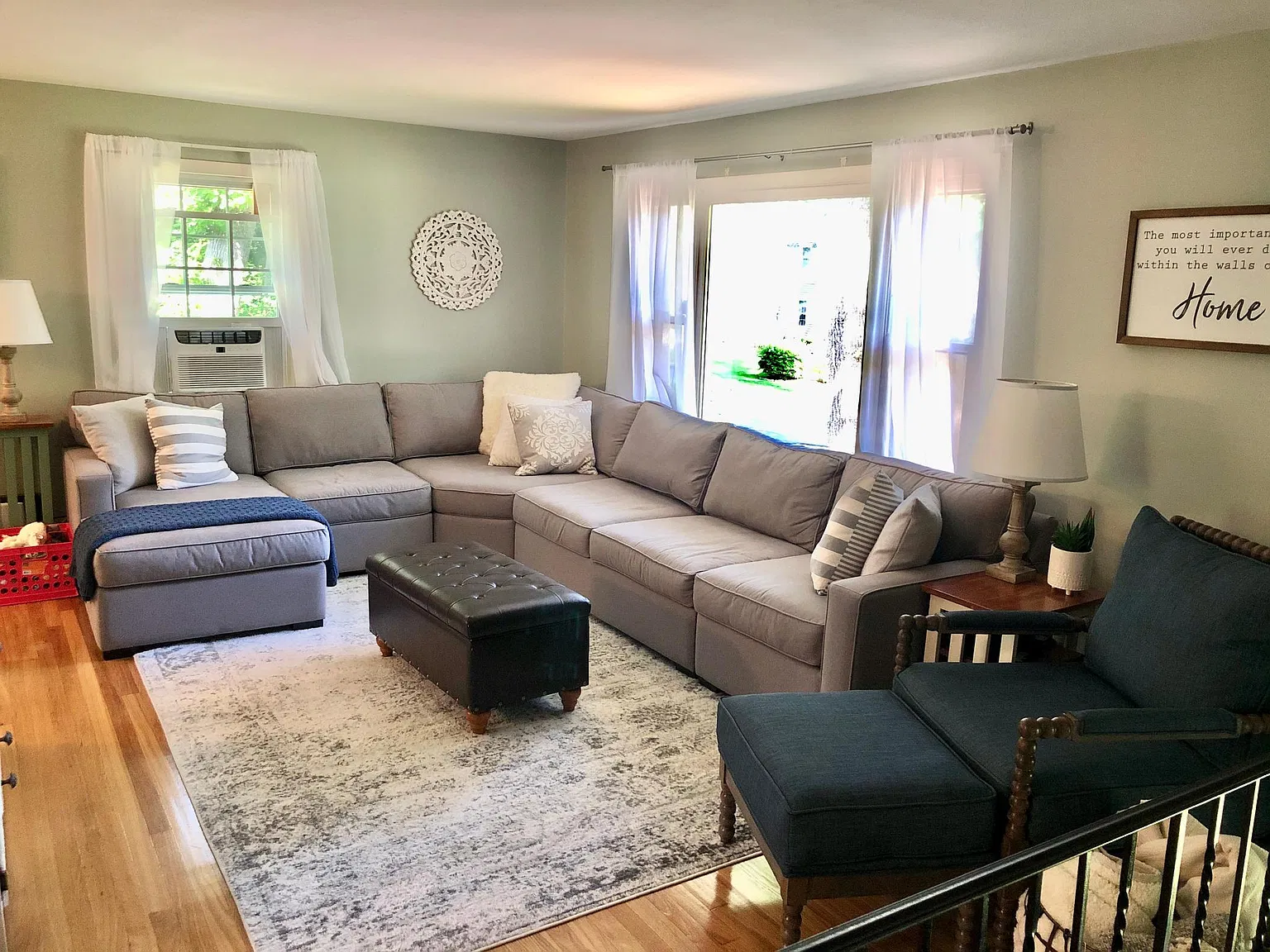 3 bed, 1.5 bath, 2176 sqft, $3,000 — Photo 2