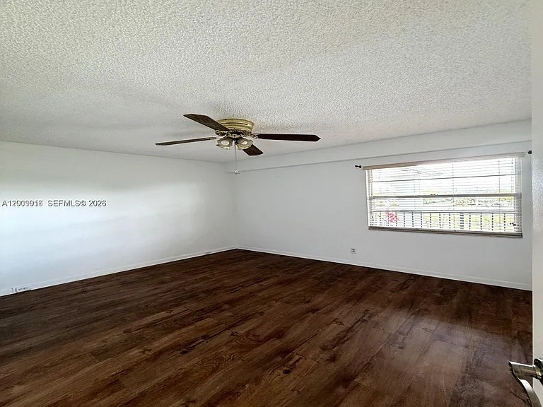 1400 SW 124th Ter #402Q — Photo 7