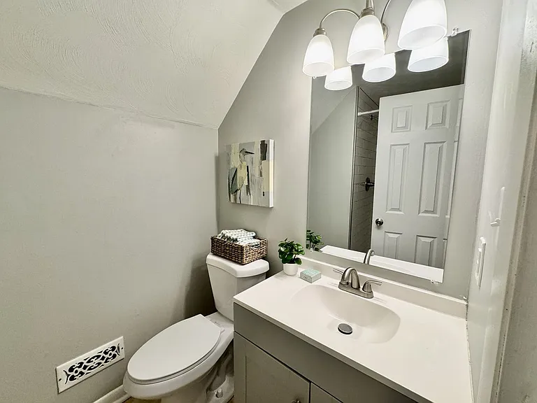 1423 Goldfinch Ln — Photo 30