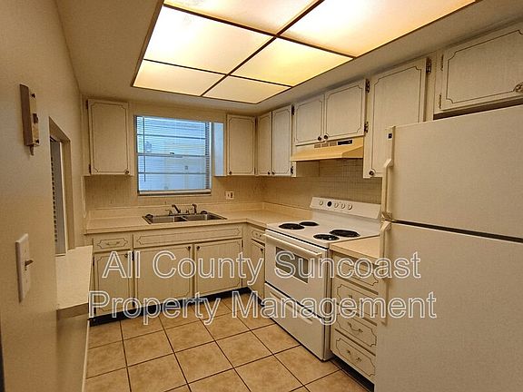 4th image of 3467 33rd Ave N Unit 9