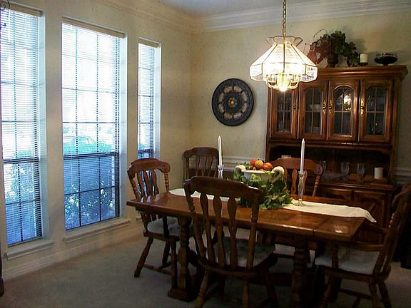 SPACIOUS FORMAL DINING WITH WINDOW VIEWING CULDESAC