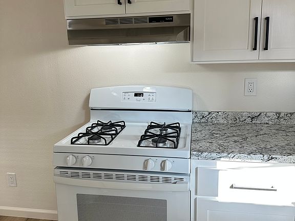 3rd image of 5066 Voltaire St #4