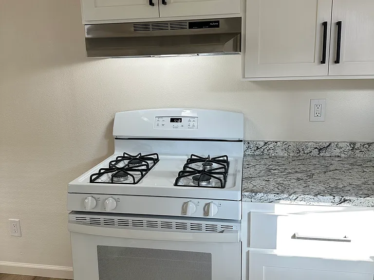 5066 Voltaire St #4 — Photo 3