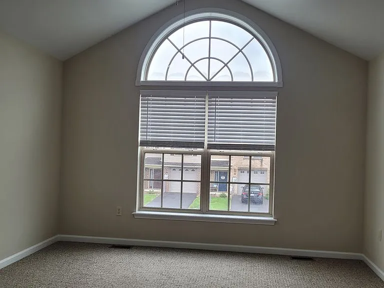 2029 Powell Dr — Photo 10
