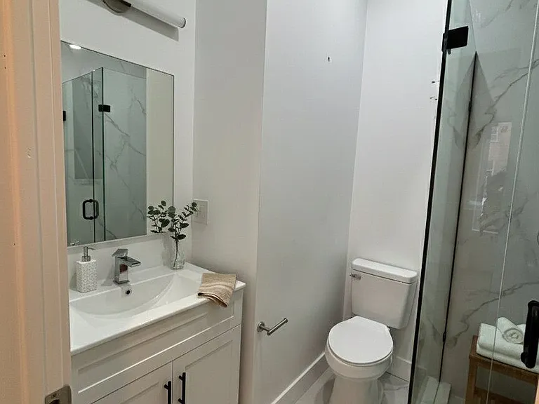 259 John St S #4 — Photo 4