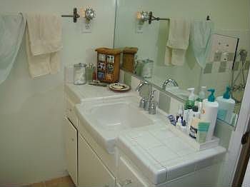 2nd image of 951 N Gardner St Unit 8