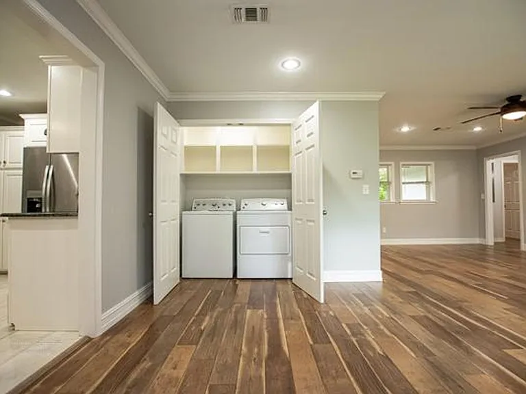 1205 W 6th St — Photo 14