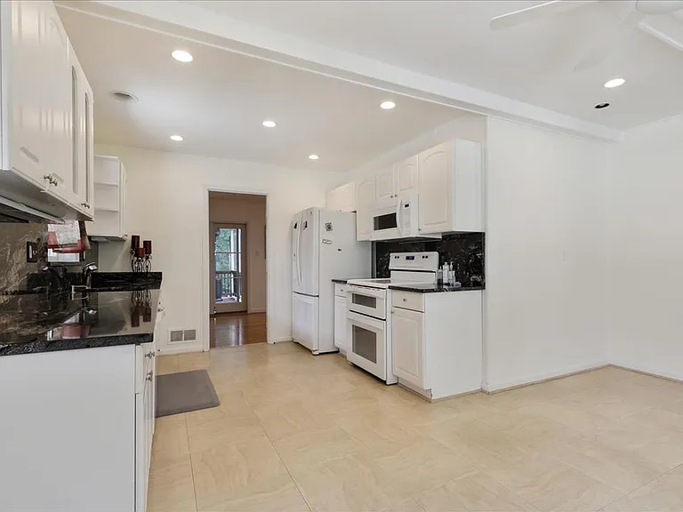 1397 Canterbury Way — Photo 4