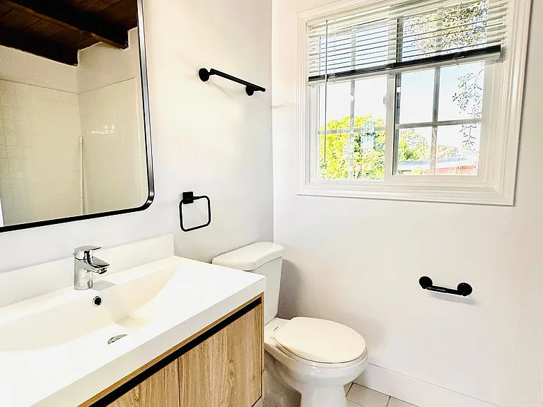 1101 E Grand Ave — Photo 115